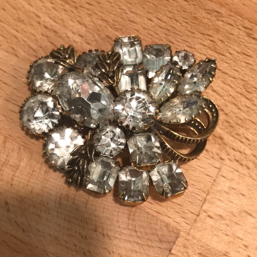 vintage goldstone broach